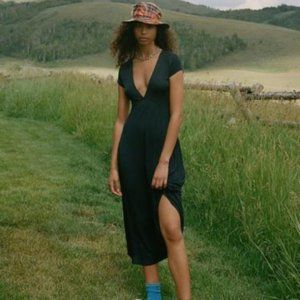 UO Dallas Plunging V-Neck Midi Dress // Black // M